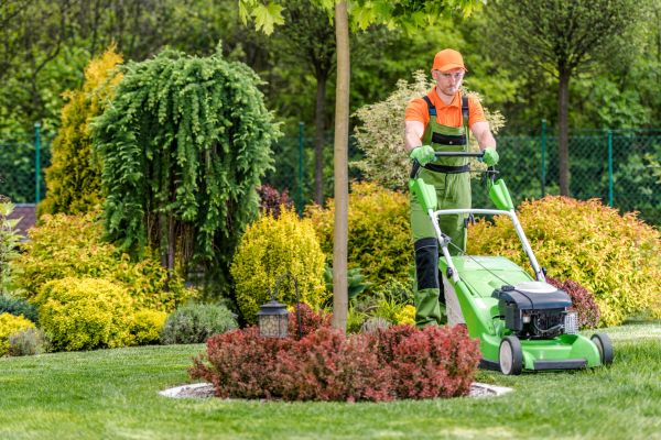 Commercial Yard Maintenance in Olathe